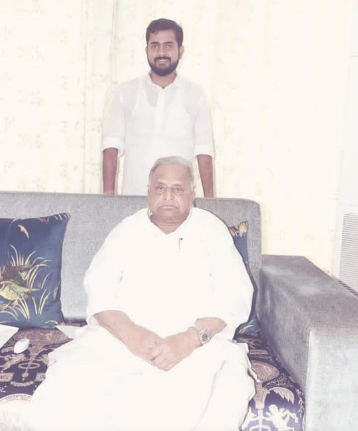 सपा संरक्षक मुलायम सिंह यादव की बिगड़ी तबियत- मुलायम सिंह को किडनी देने पहुचे बीएचयू के छात्रनेता आशुतोष सिंह यीशु