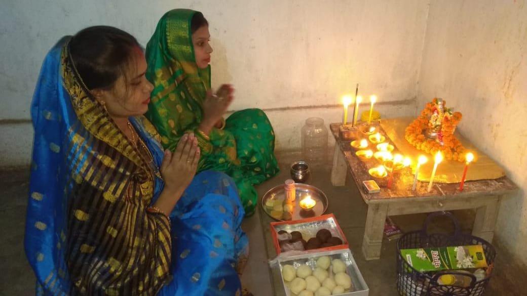 *माताओं ने पुत्र दीर्घायु के लिए किया पूजा अर्चना*
