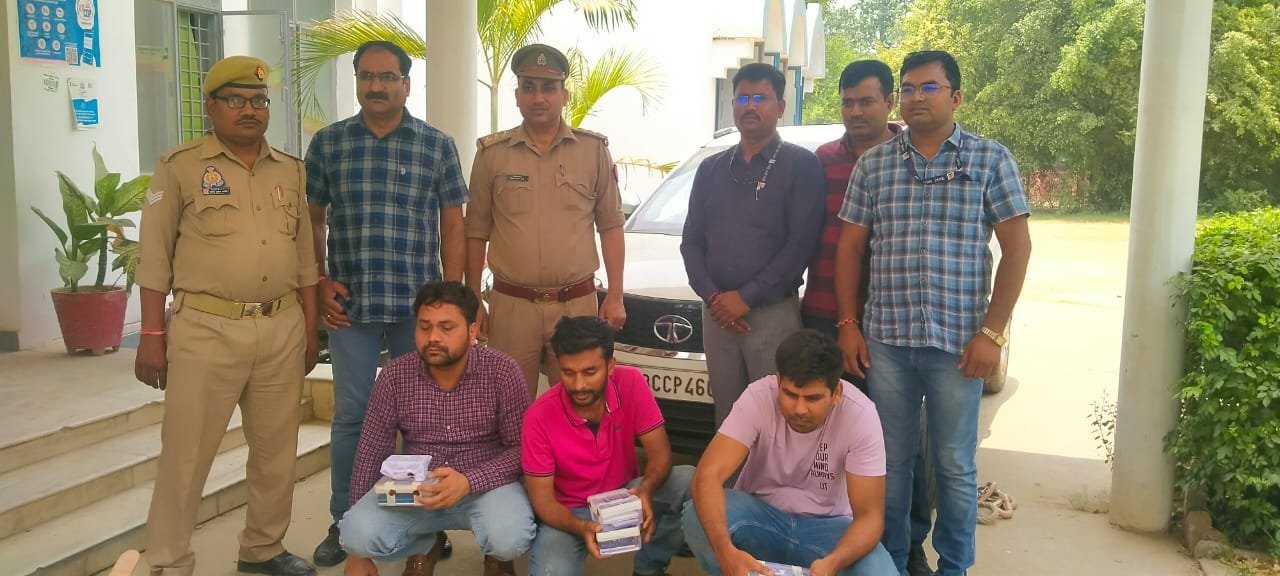 बैंक अफसर बनकर लाखों की धोखाधड़ी करने वाले तीन शातिर साइबर अपराधी दिल्ली से गिरफ्तार