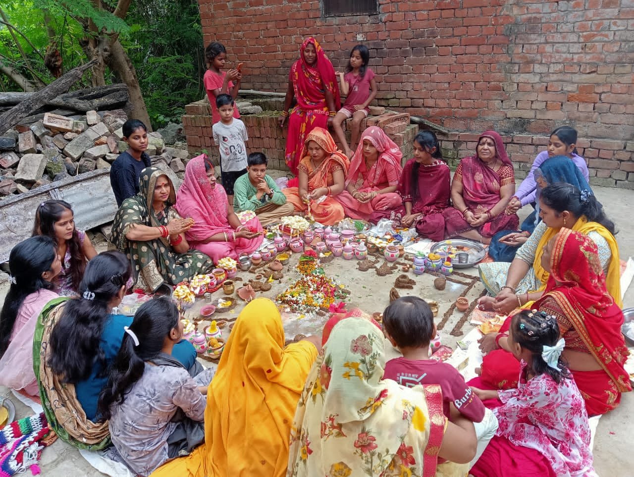 बहनों ने भैया दूज का पर्व स्नेह खुशहाली की कामना संग मनाया।* 