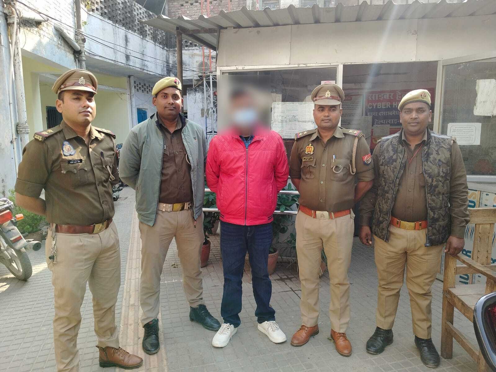 आत्महत्या के लिए उकसाने वाले अभियुक्त को दशाश्वमेध पुलिस ने किया गिरफ्तार 