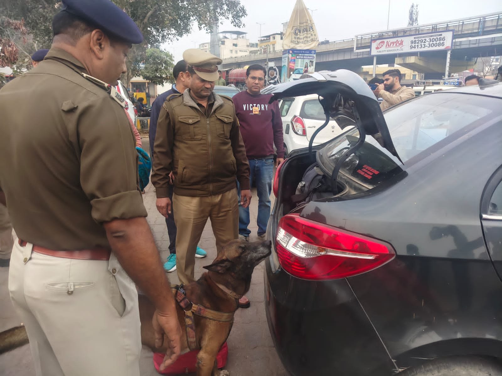 माघ मेला व गणतंत्र दिवस को लेकर वाराणसी कैंट रेलवे स्टेशन पर हाई अलर्ट,संयुक्त सुरक्षा टीम का सघन चेकिंग अभियान