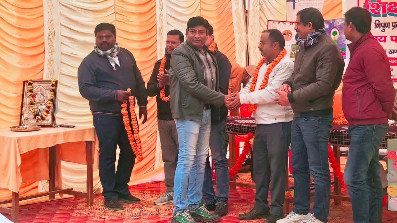 उत्कृष्ट प्रदर्शन करने वाले बच्चों को किया गया पुरस्कृत।