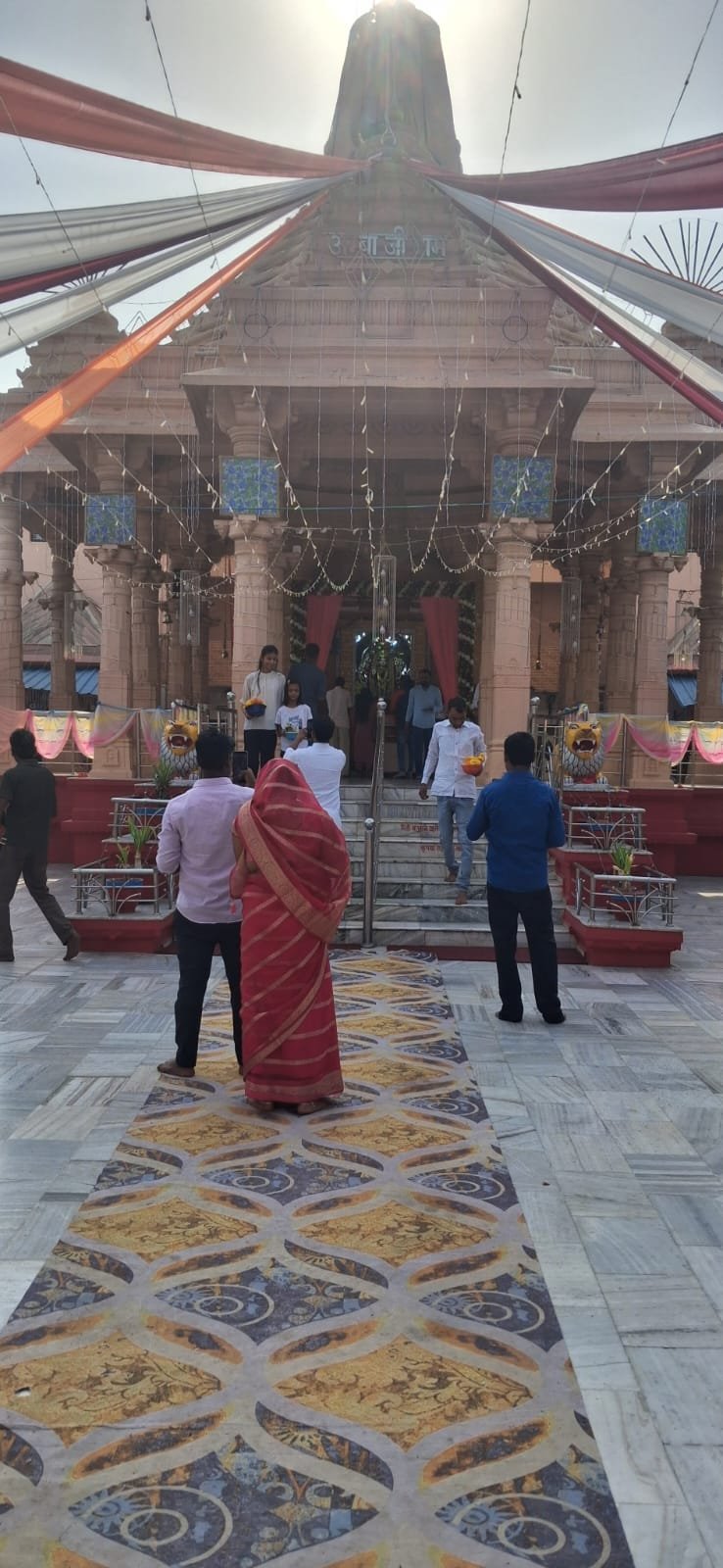 देवी मंदिरों पर श्रद्धालुओं का उमड़ा जनसैलाब