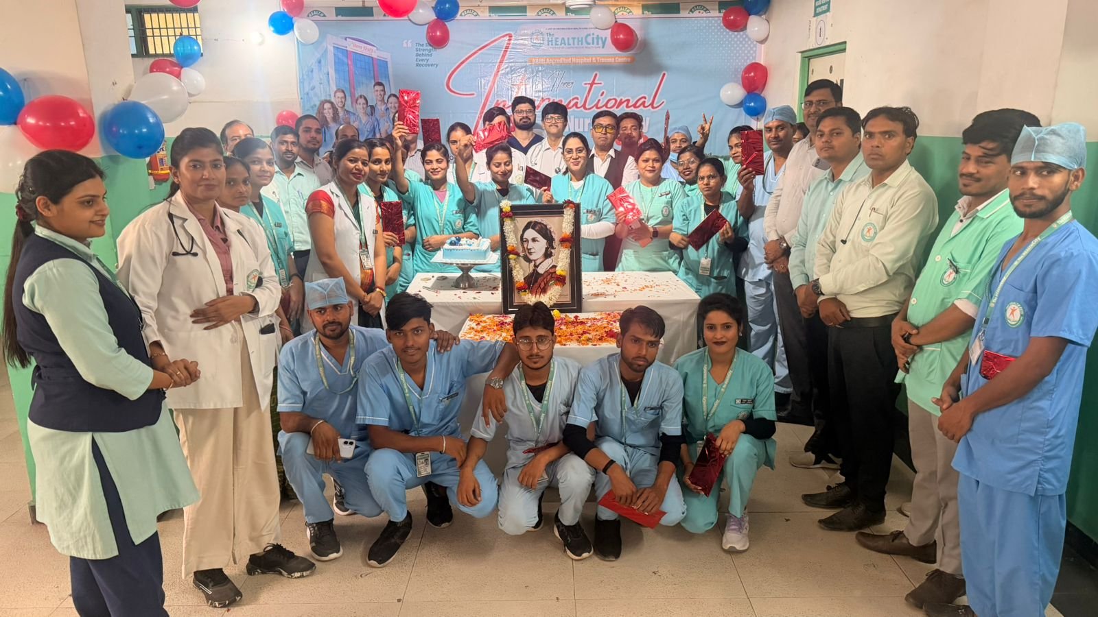 सेवा ,समर्पण ,करुणा की प्रतीक नर्स समाज को स्वस्थ बनाने में सराहनीय योगदान डॉ राकेश सिंह