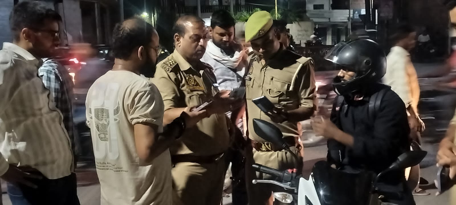 पुलिस कमिश्नरेट वाराणसी का विशेष ट्रैफिक अभियान नियम तोड़ने वालों पर सख्त कार्रवाई