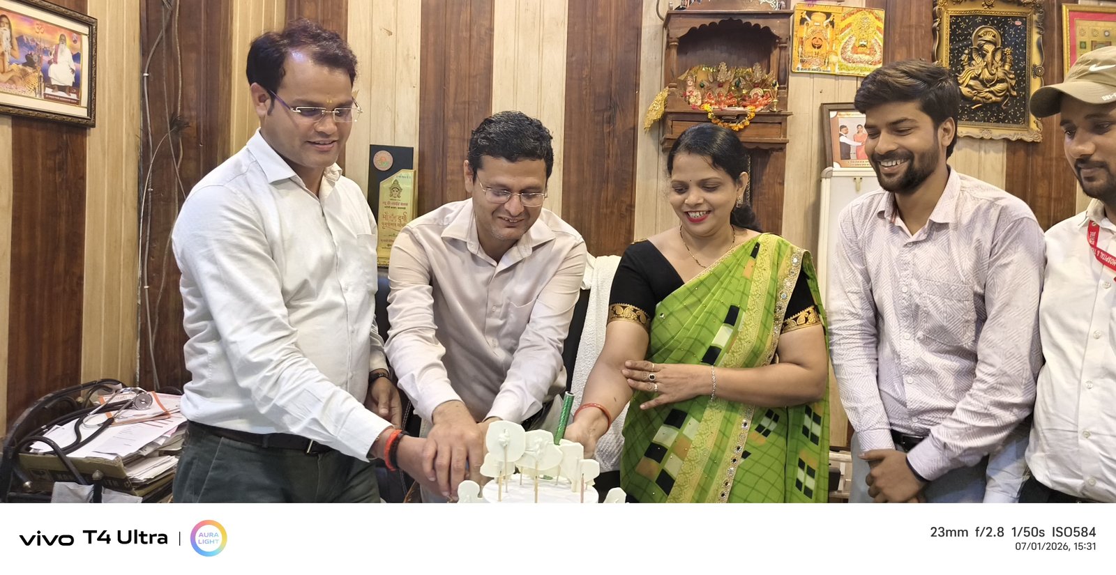 चिकित्सक सेवा भाव का दायित्व निभाते हुए देश व समाज को स्वस्थ बनाने का दायित्व पूरा करते है