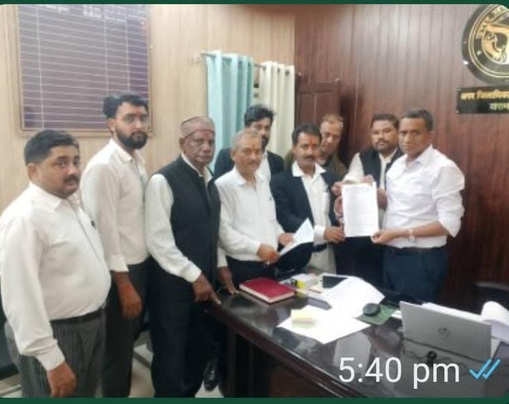  राष्ट्रध्वज का अपमान रोकें, प्लास्टिक बन्दी का कठोरता से हो पालन,सौंपा ज्ञापन