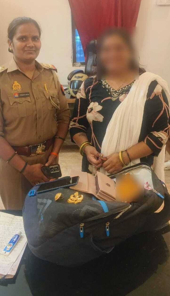  चितयीपुर पुलिस ने आटो में छूटा नगदी व आभूषण का बैग सकुशल किया सुपुर्द 